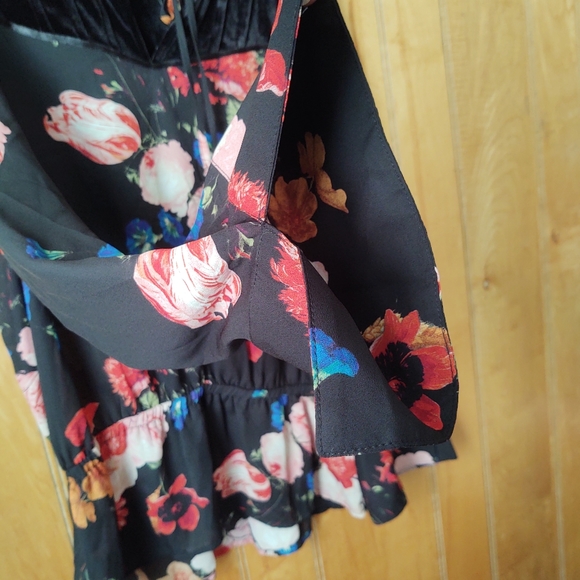 Worthington women's Black floral print velvet sheer Long sleeve elastic waist. - Picture 7 of 10